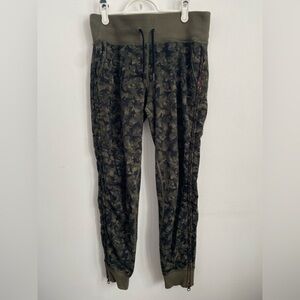 Lululemon Full Side Zip Drawstring Jogger Sweatpant - Camouflage - US 4